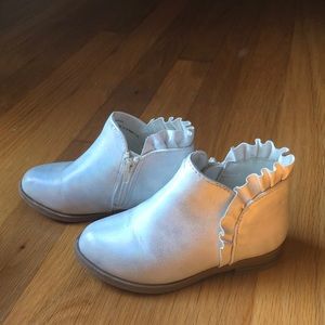 White shimmer bootie 8t